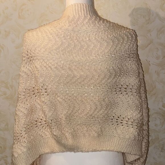 NWOT! Knit Sweater Shoulder Shrug! - Picture 6 of 7